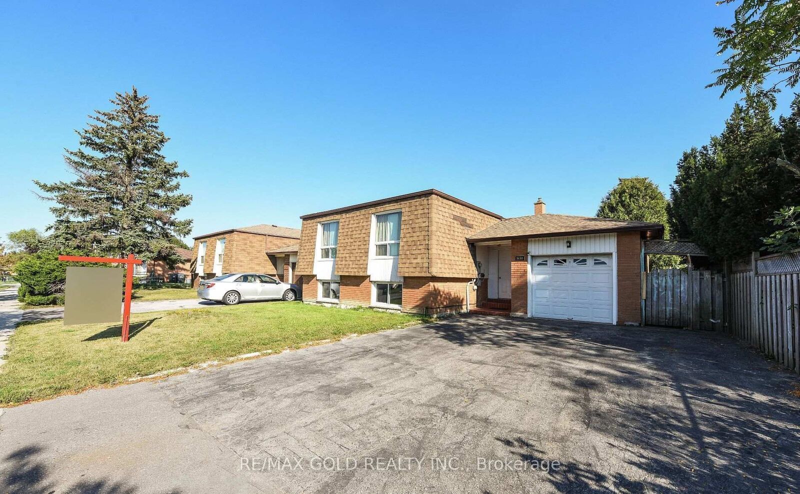 Property Photo: 3630 Brandon Gate Drive ON L4T 3E5