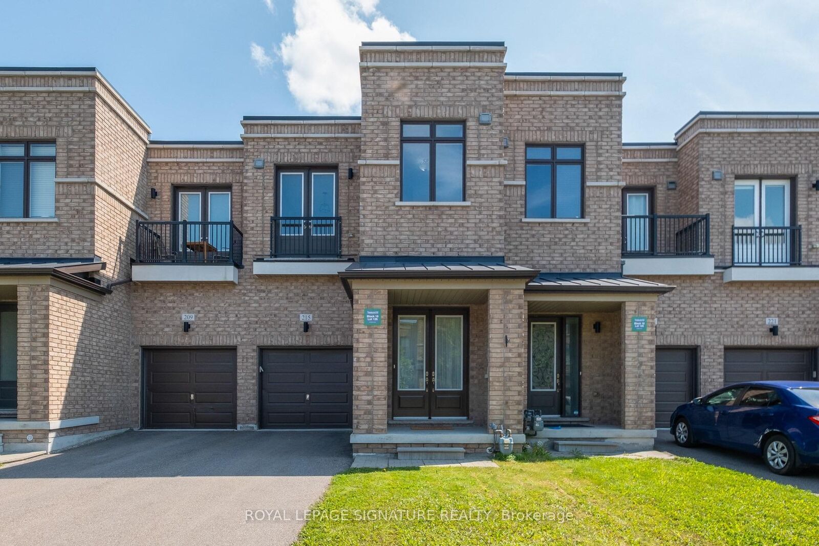 Property Photo: 215 Elyse Court ON L4G 2C9