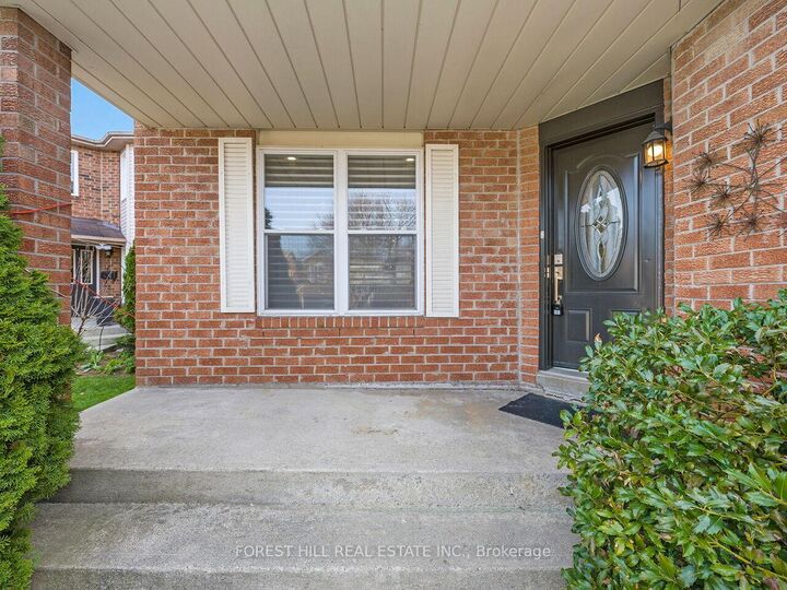 Property Photo: 4174 Rossland Crescent ON L5L 4B5