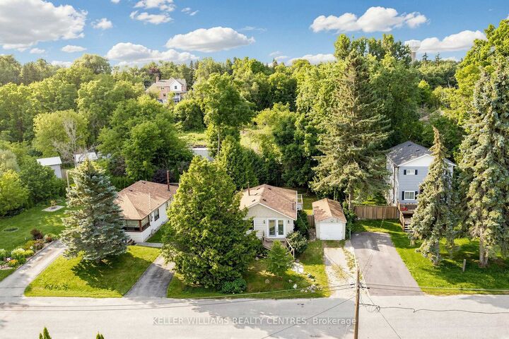 Property Photo: 9 Maple Grove Street ON L4A 2X6