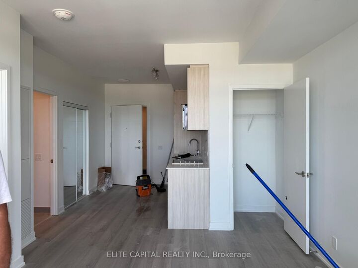 Property Photo:  20 Deans Drive 521  ON M1L 0J7 