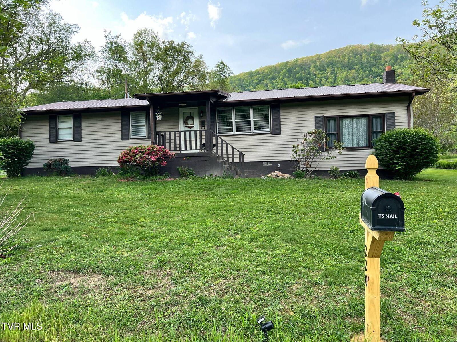 Property Photo: 1220 2nd Avenue VA 24219