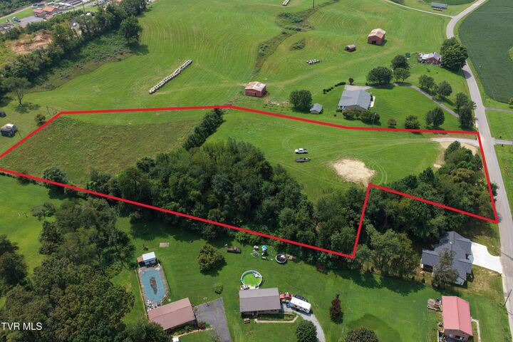 Property Photo: 1221 Shell Road TN 37659