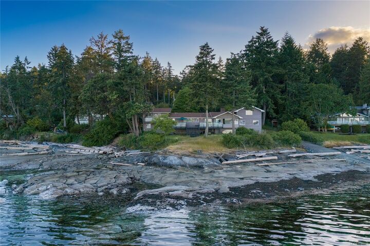Property Photo:  2858 Twin Oaks Dr  BC V9G 1C7 