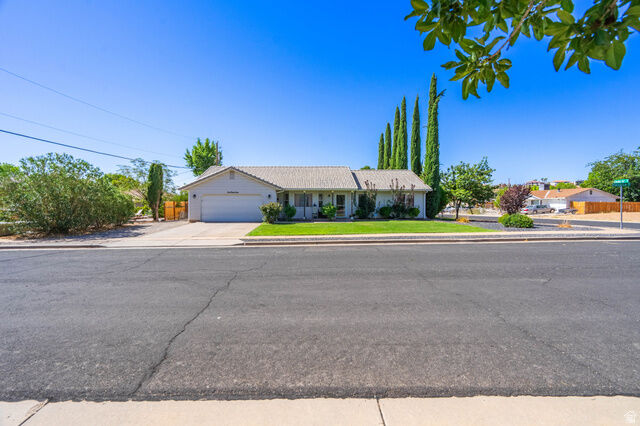 Property Photo:  937 W Yucca Ln  UT 84780 