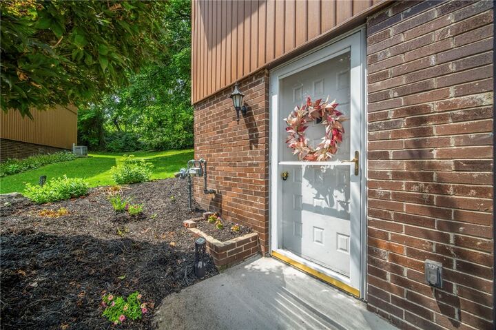Property Photo:  130 Freedom Dr N  PA 15017 