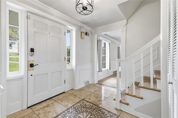Property Photo:  116 Hawthorne Dr  PA 15235 