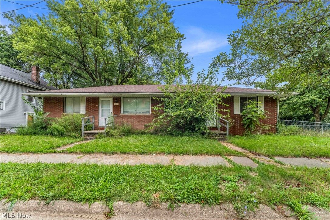 Property Photo: 1143 Santee Avenue 2/1143 OH 44306
