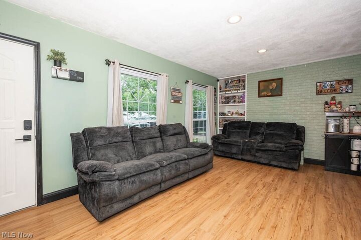 Property Photo: 1572 Merle Road OH 44460