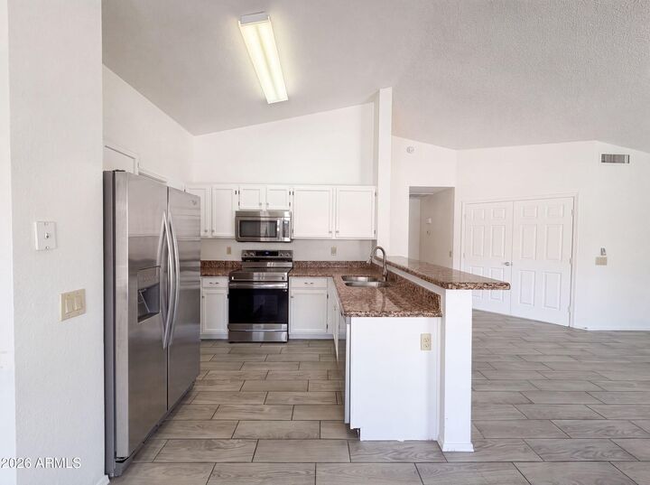 Property Photo: 1842 E Riviera Drive AZ 85249