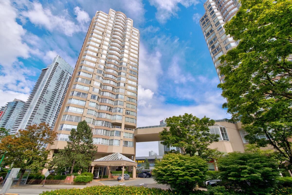 Property Photo: 6220 McKay Avenue 501 BC V5H 4M8