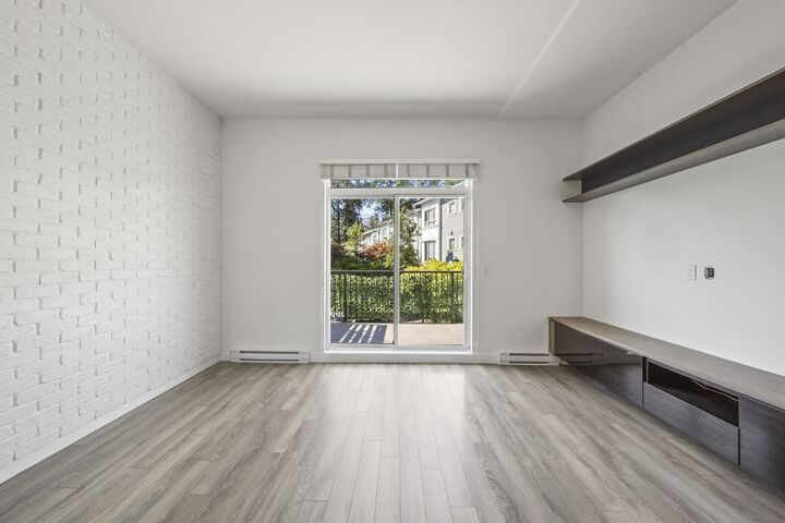 Property Photo: 15340 Guildford Drive 55 BC V3R 0C9