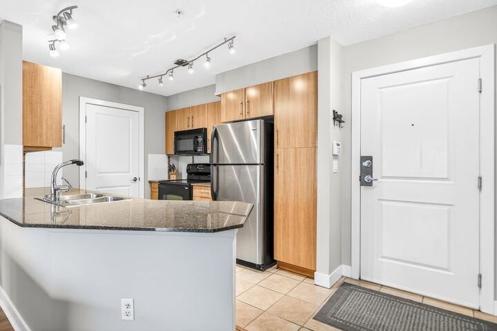 Property Photo: 12020 207A Street 301 BC V2X 8V2