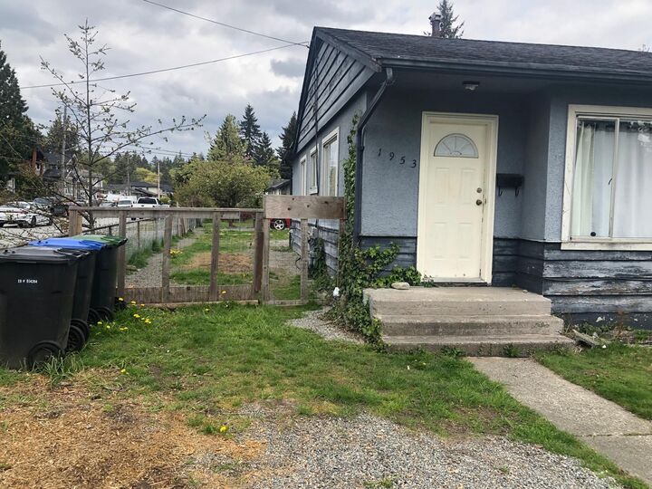 Property Photo:  1953 Dorset Avenue 1951  BC V3B 2A5 