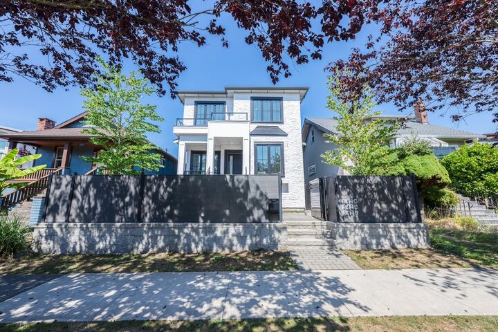 Property Photo:  425 E 56th Avenue  BC V5X 1R5 