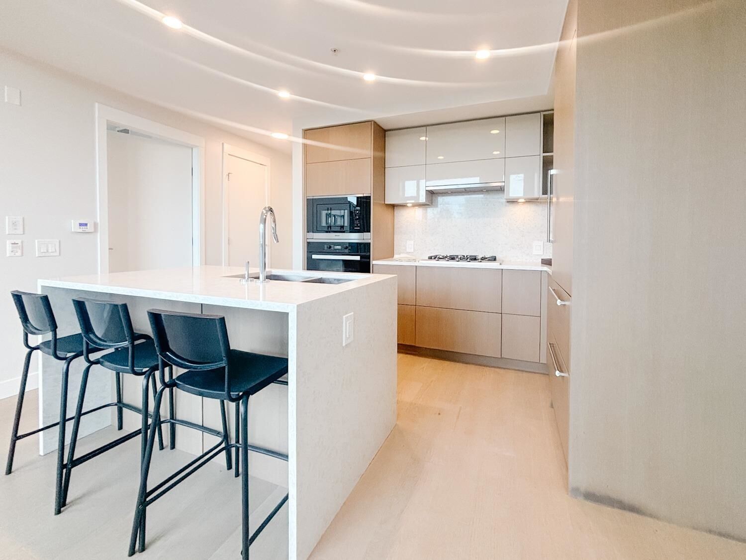Property Photo: 469 West King Edward Avenue 205 BC V5Y 2J3