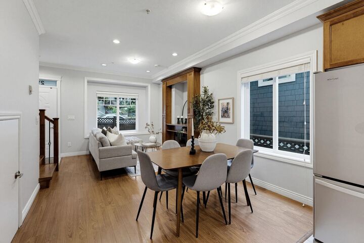 2139 Triumph Street — photo 1