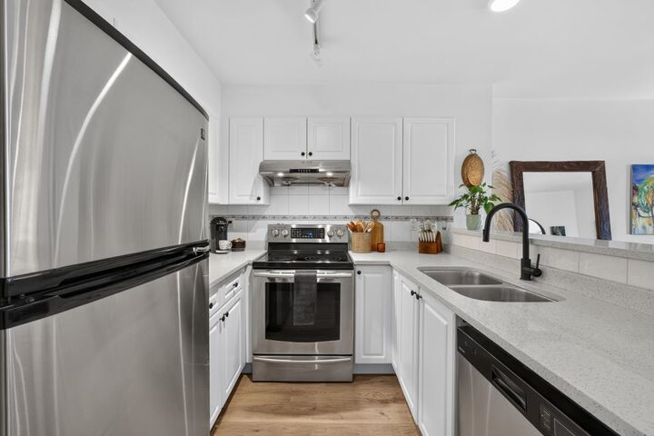 Property Photo: 760 Kingsway 309 BC V5V 3C1