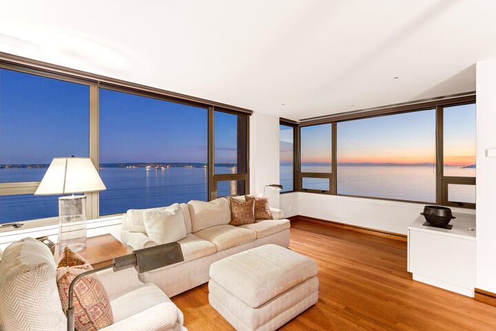 Property Photo: 2250 Bellevue Avenue 10 BC V7V 1C6