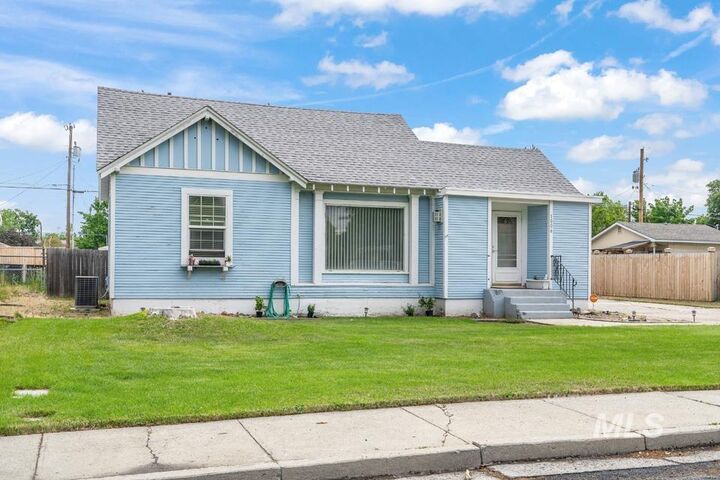 Property Photo: 1006 E 1st Street ID 83617