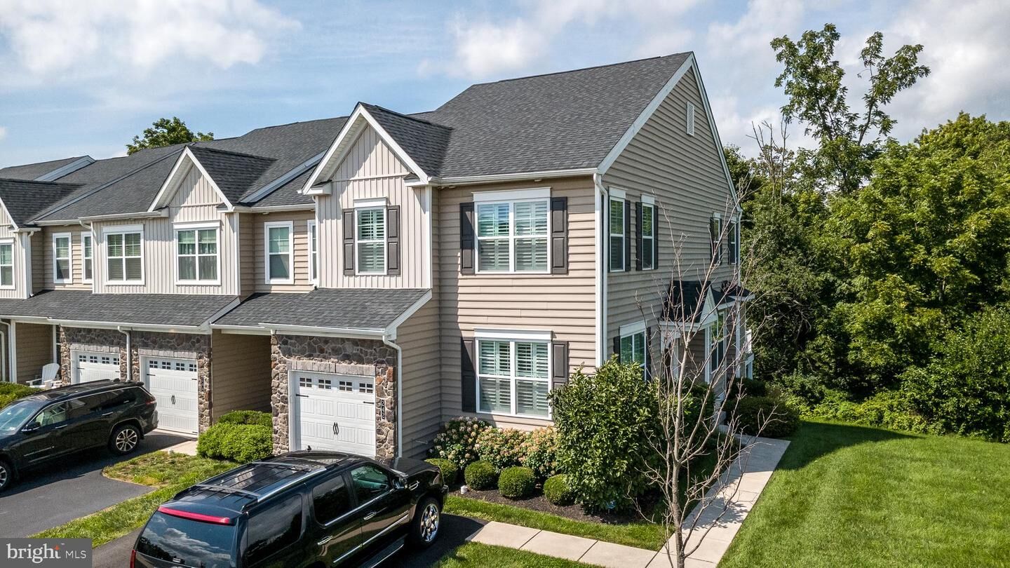 Property Photo:  242 Hillstone Circle  PA 18964 
