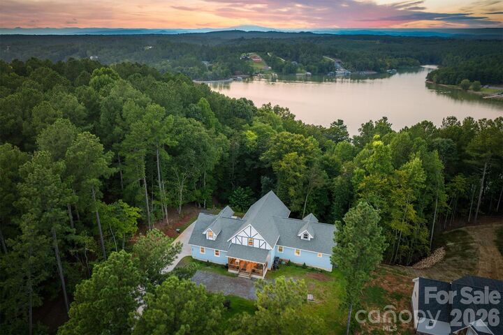 Property Photo:  2371 W Paradise Harbor Drive  NC 28612 