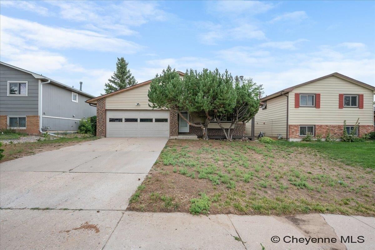 Property Photo:  816 Gardenia Dr  WY 82009 
