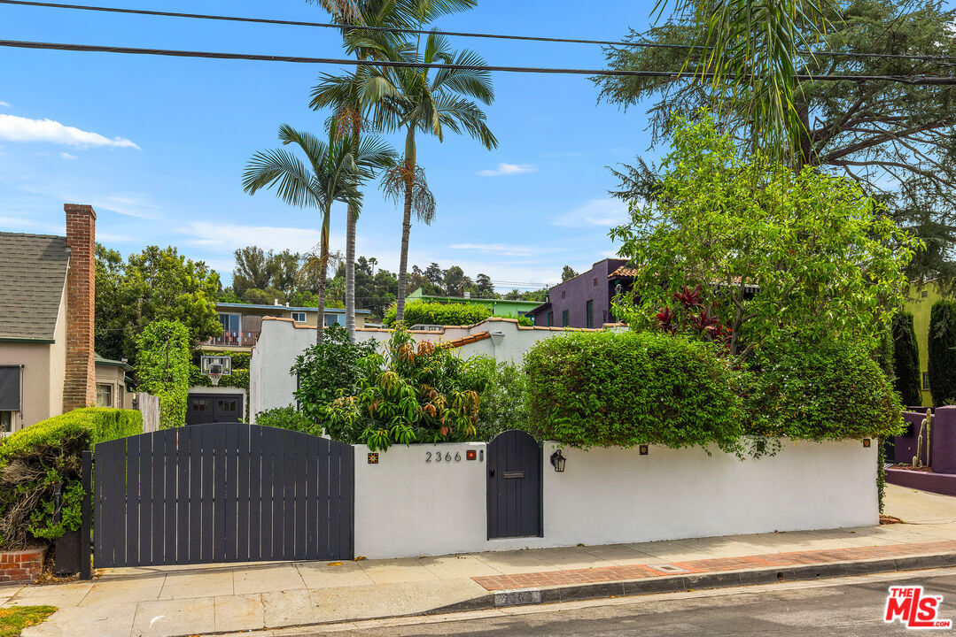 Property Photo:  2366 Edgewater Ter  CA 90039 