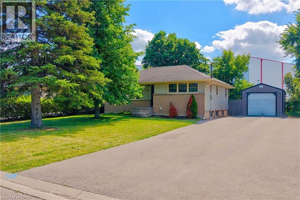 Property Photo:  18 Willowdale Street  ON N3T 5L7 