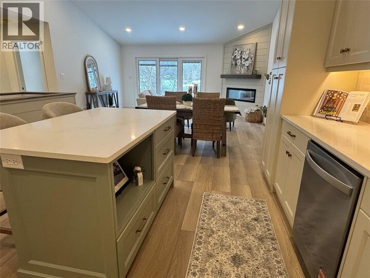 Property Photo: 435 Queen Street 18 ON N0N 1G0