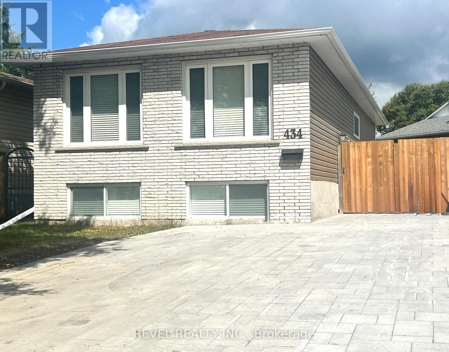 Property Photo:  434 Lonergan Boulevard  ON P4P 1E1 