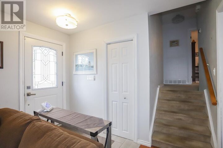 Property Photo:  71 Dablon St  ON P6B 5E5 