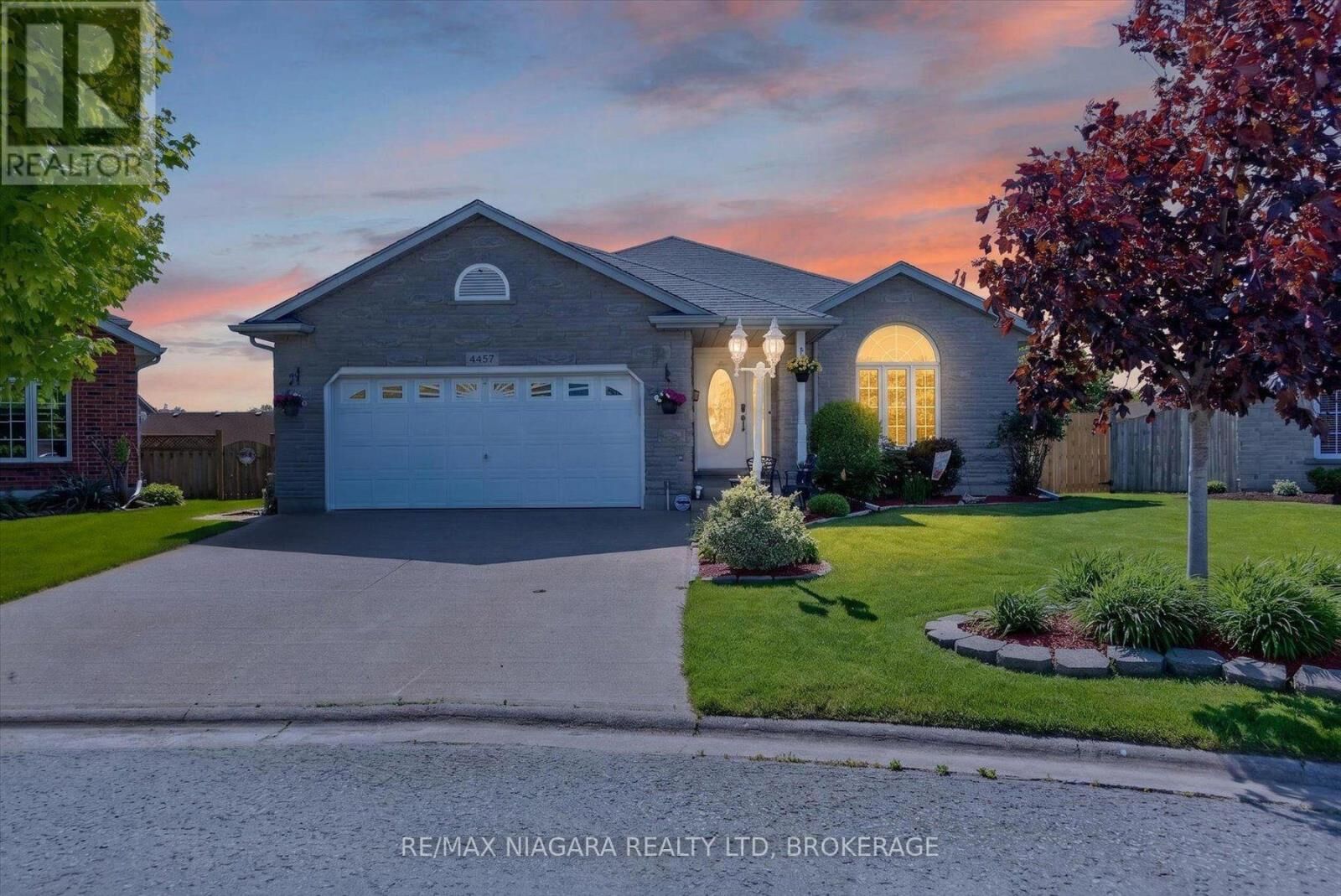 Property Photo:  4457 Kathleen Crescent  ON L2H 3H8 