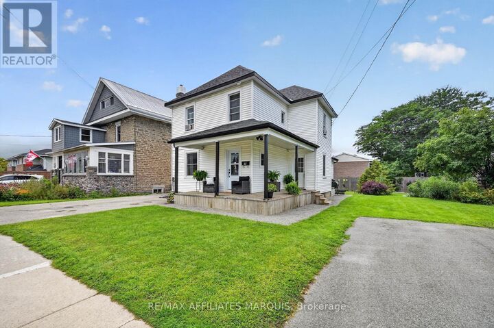 Property Photo: 57 Smiths Falls Avenue ON K7A 3B2