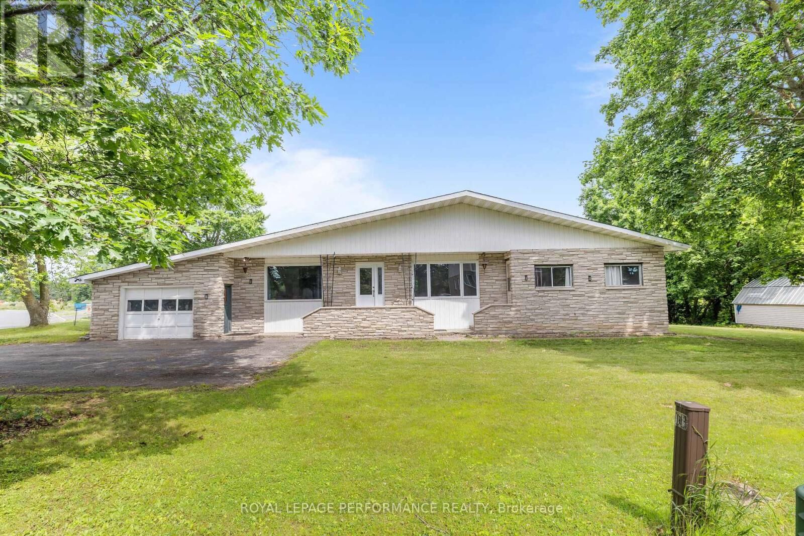 Property Photo: 438 Voyageur Place ON K0A 1W0