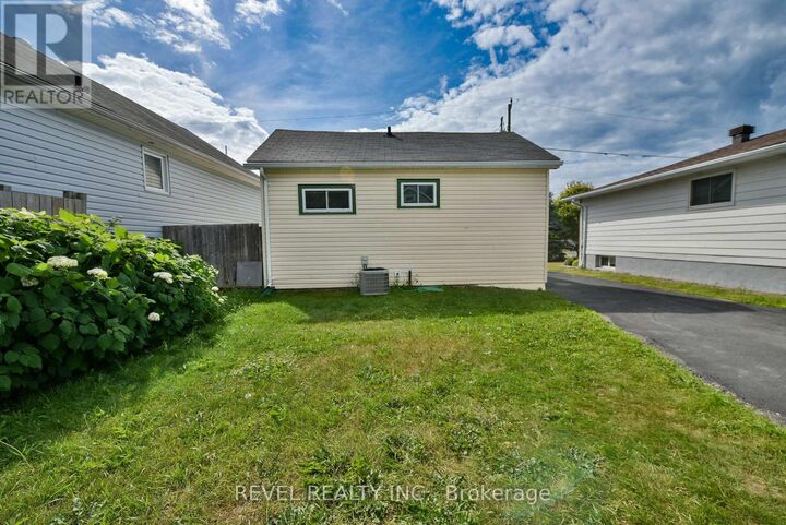 Property Photo: 548 Cedar Street South ON P4N 2J5
