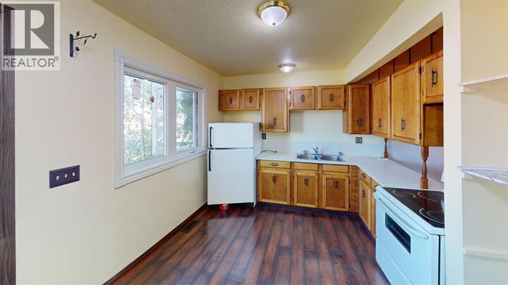 Property Photo: 307 8 Avenue AB T0J 0B0