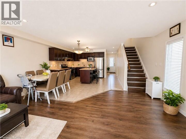 Property Photo:  1364 Countrystone Drive Upper  ON N2N 3R8 