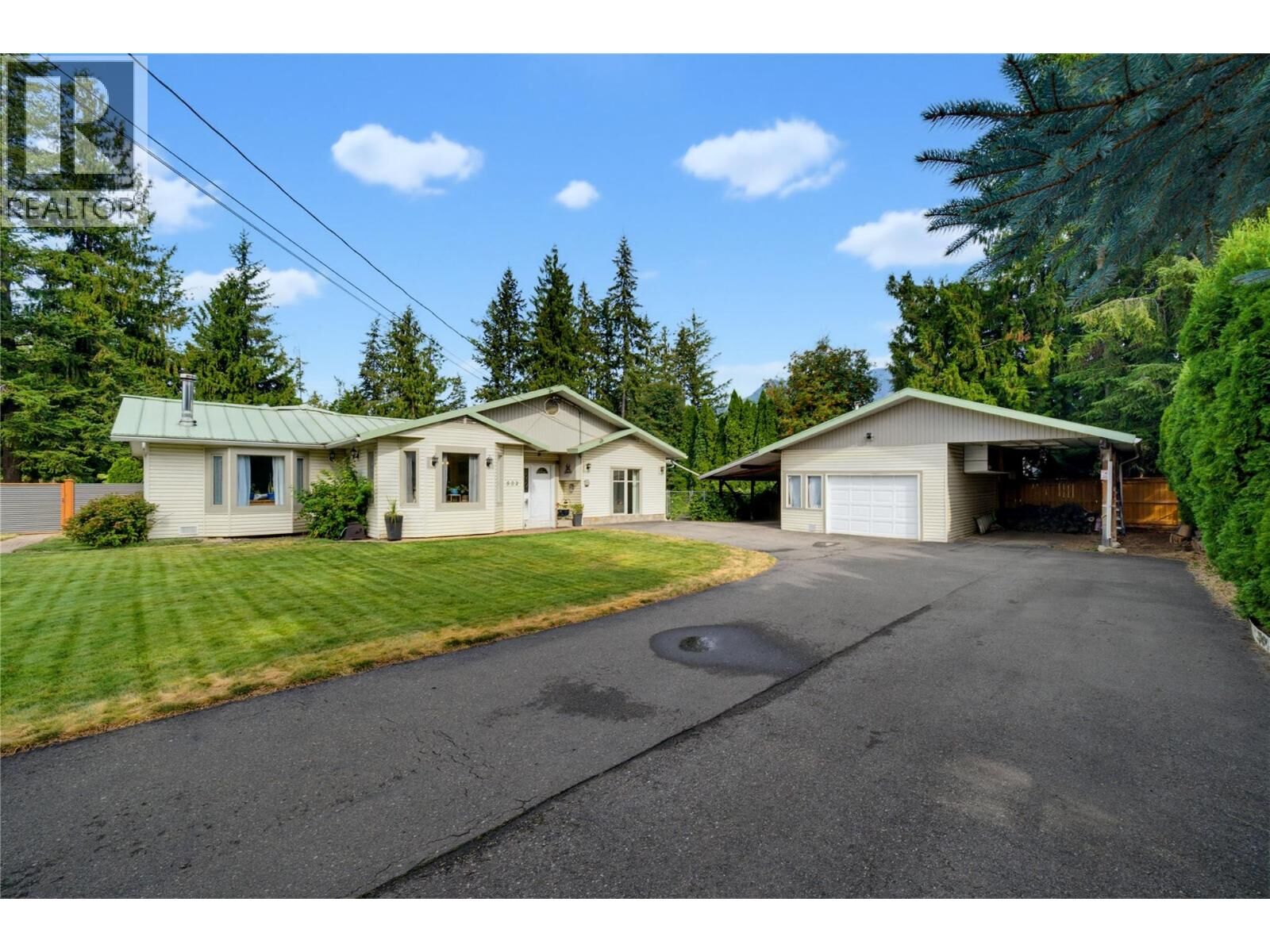 Property Photo:  502 Maple Street  BC V0E 2V0 