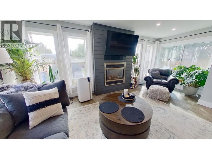 Property Photo:  9207 108 Avenue  BC V1J 2P7 
