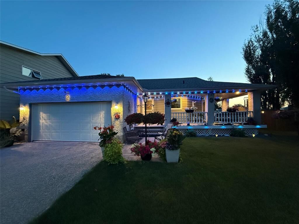 Property Photo:  2 Harvey Place  MB R9A 1K2 