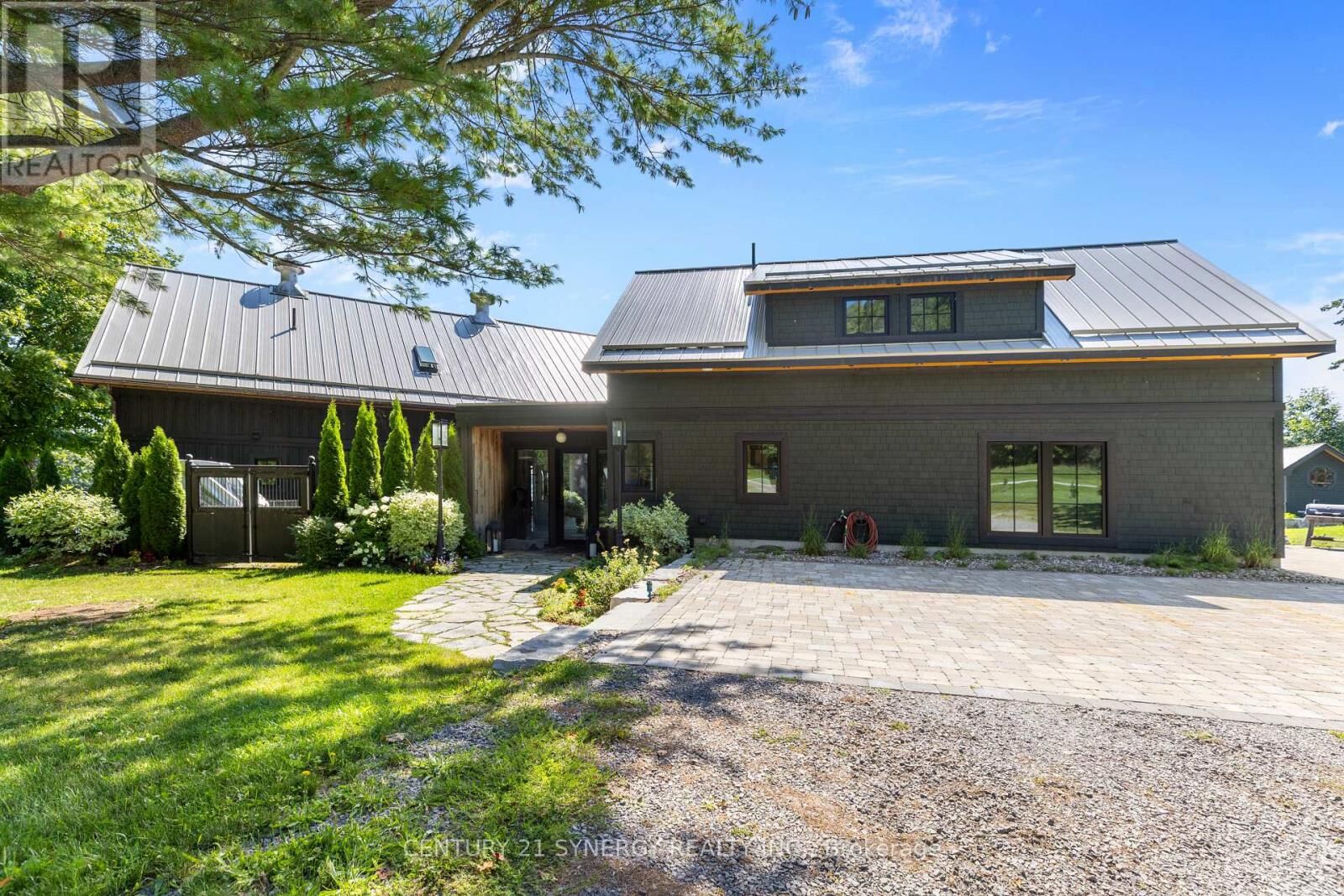 Property Photo: 4/6 Sifton Road ON K0E 1R0