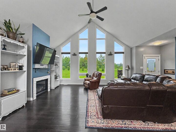 Property Photo: 45416 Twp Rd 593A 22 AB T9N 2J6