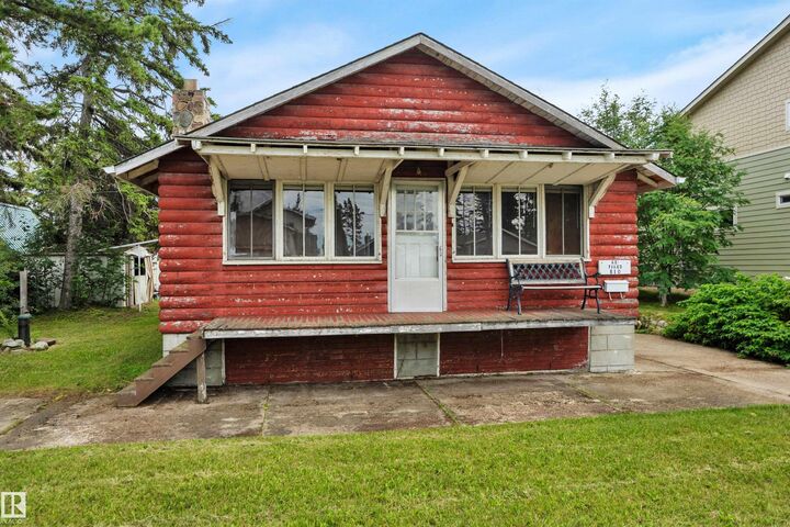 Property Photo: 810 1 Ave AB T0C 1X0