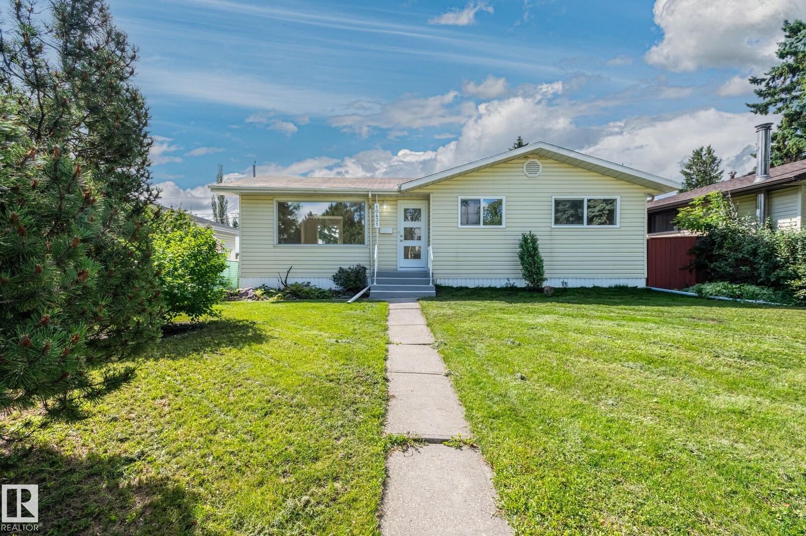 Property Photo:  10431 137 Avenue NW  AB T5E 1Z1 