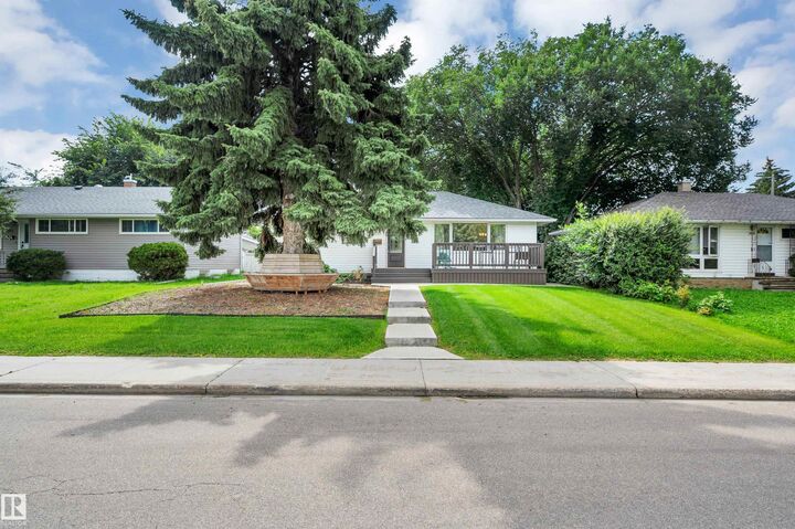 Property Photo:  8615 66 Avenue NW  AB T6E 0L2 