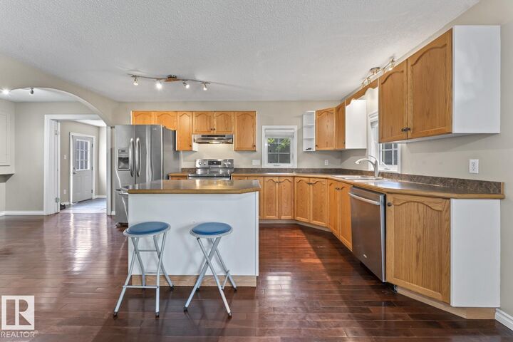 Property Photo:  618 10 Street  AB T9M 1B1 