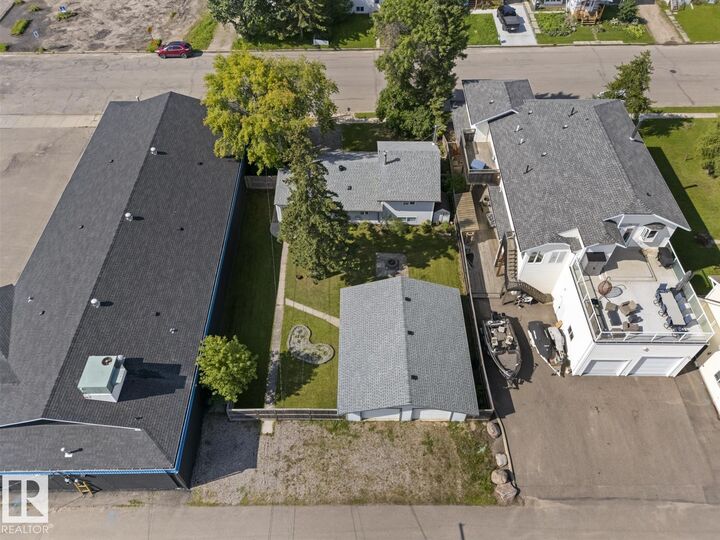 Property Photo: 618 10 Street AB T9M 1B1