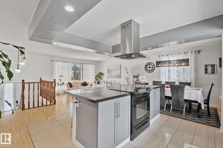 Property Photo:  4682 17 Avenue NW  AB T6L 2R9 