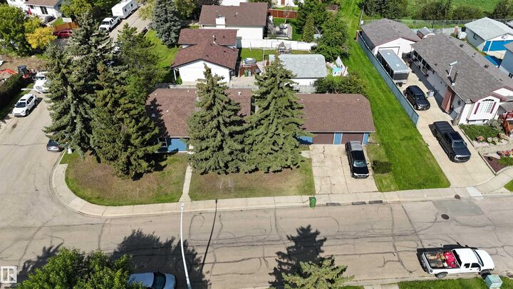 Property Photo:  8912 99 Avenue  AB T8R 1K4 